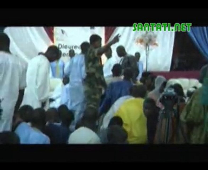 Magal Touba 2011 - Arrivée Cheikh Béthio et Extrait Khassaid