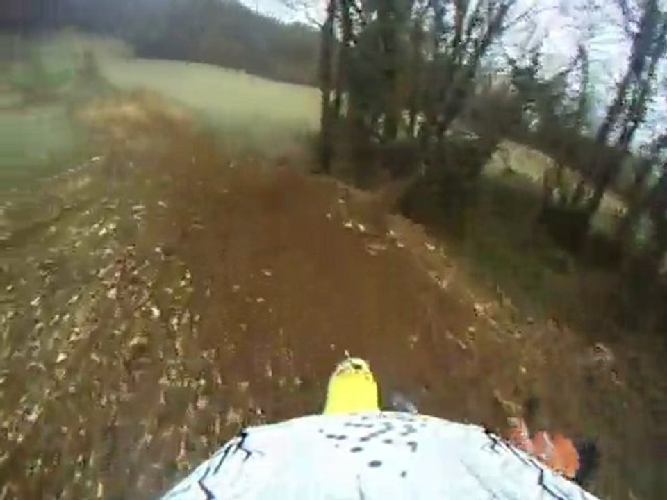 motocross cam embarqué sur  terrain privé sa tire !!