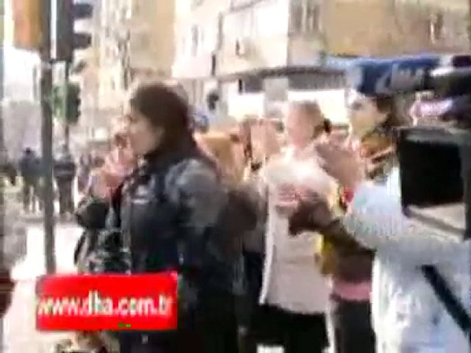 vatandaşlardan polise tepki, öğrencilere destek