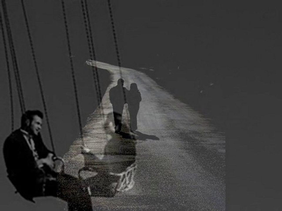 Sözcüklerim suya yazılı ! Gözlerin gibi değil sözlerim...