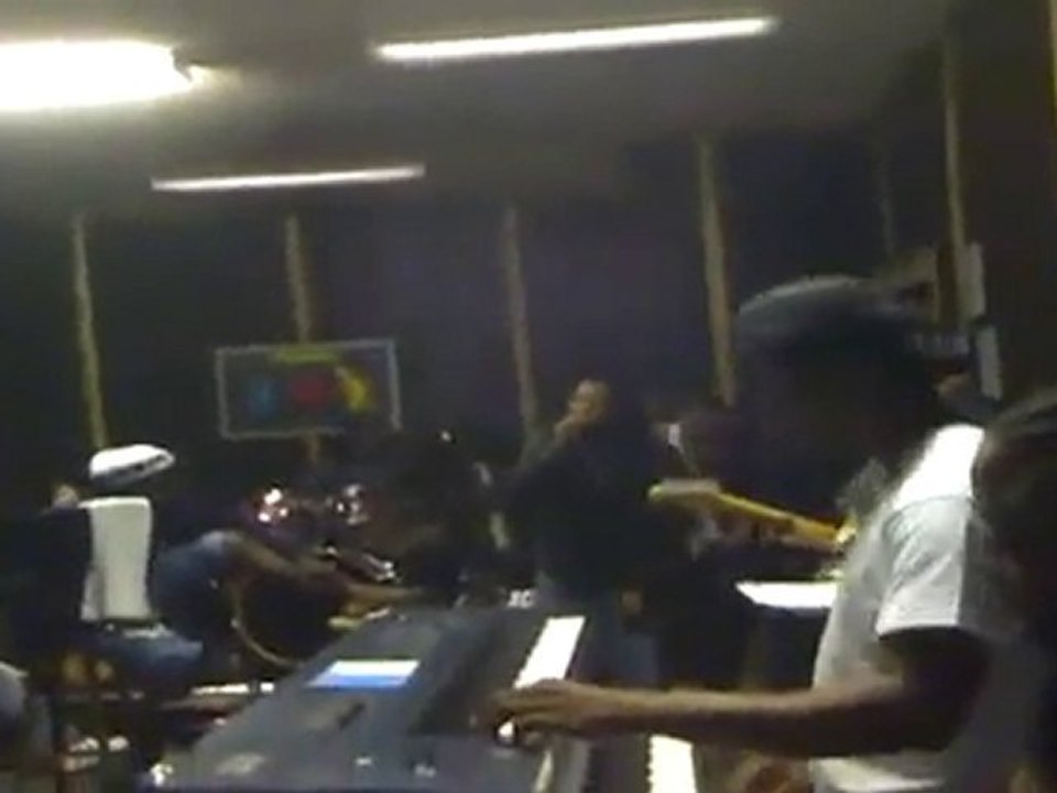 Buju Banton Stephen Marley - Jah Army (Live avant concert)