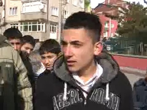 Liseli Kızlar Karne Günü Kavga Etti