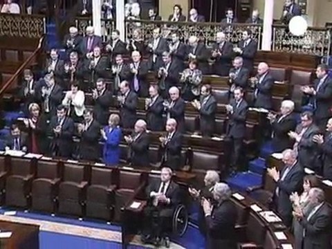 İrlanda'da erken genel seçim 25 Şubat'ta