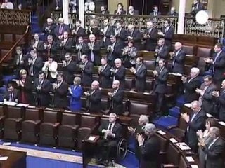 Irlanda, elezioni anticipate il 25 febbraio