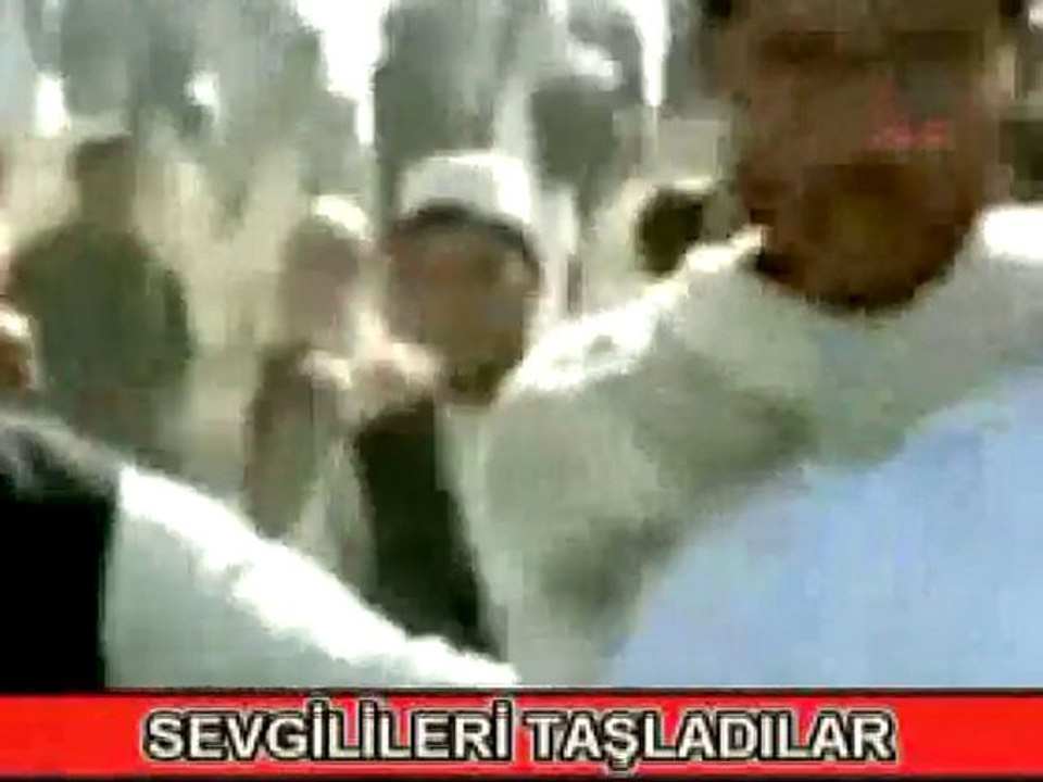 Sevgilileri taslayarak oldurduler!