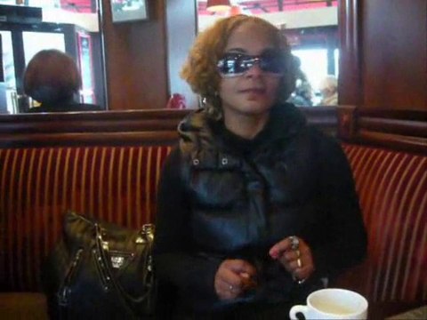 La poetesse Nathy Ebriet Mamans profiteuses