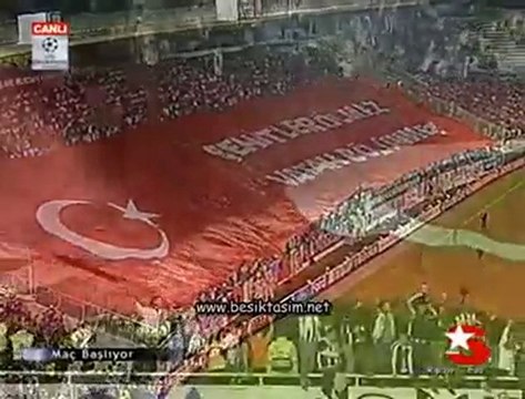 Şehitlerimiz için Türk Bayrağı ve Saygı Duruşu - çArşı