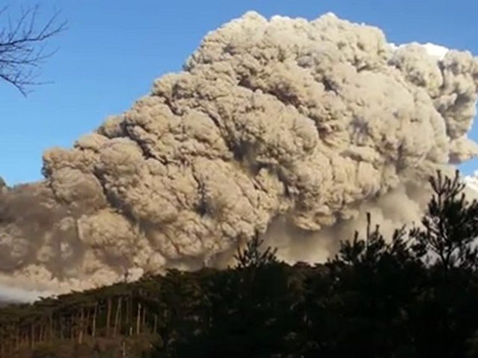 Eruption Mont Shinmoedake au Japon 19.01.2011