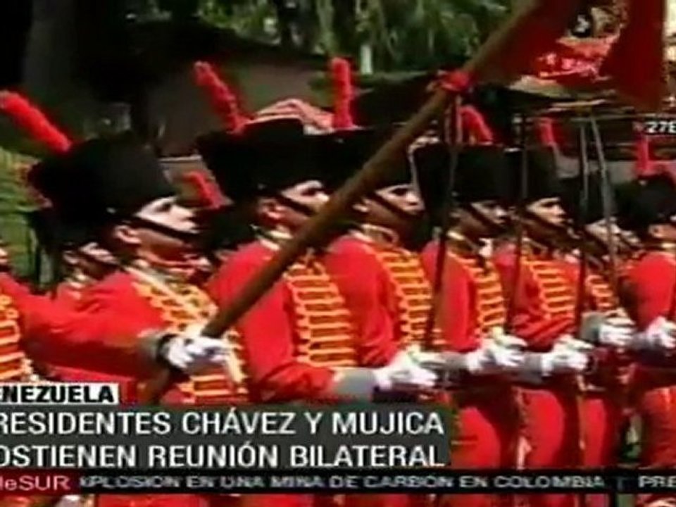 Chávez recibe al presidente uruguayo José Mujica
