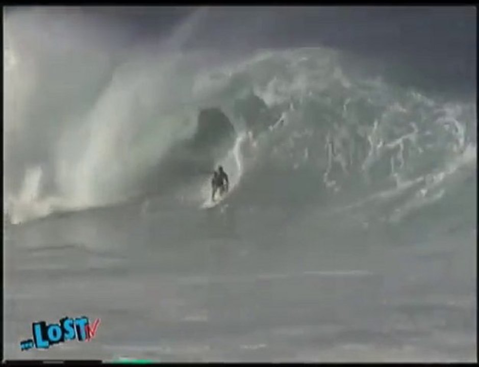 SURFER SHAWN BRILEY WAIMEA LEFT BARREL