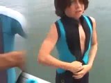 How to wear a child diving wetsuit