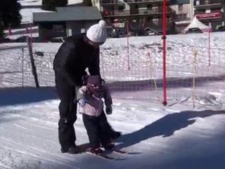 Petite louise fait du ski 1