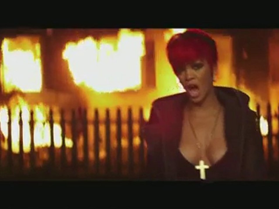 Love the way you lie feat  Rihanna - Eminem  FULL HD