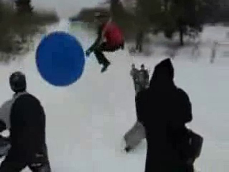 0091 - Régis descend une pente enneigée