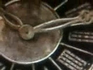 bou thadi sfax pendule tres ancien        . (3)