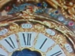 bou thadi sfax pendule tres ancien        . (7)