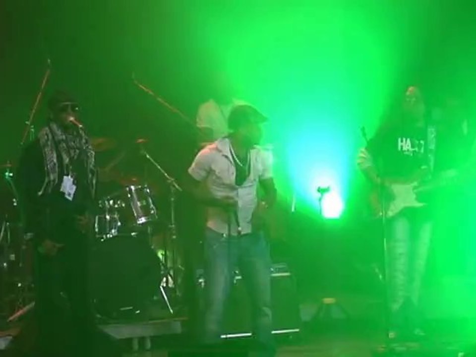 Konpa et 150 personnes pour Haïti au Deux Pièces Cuisine