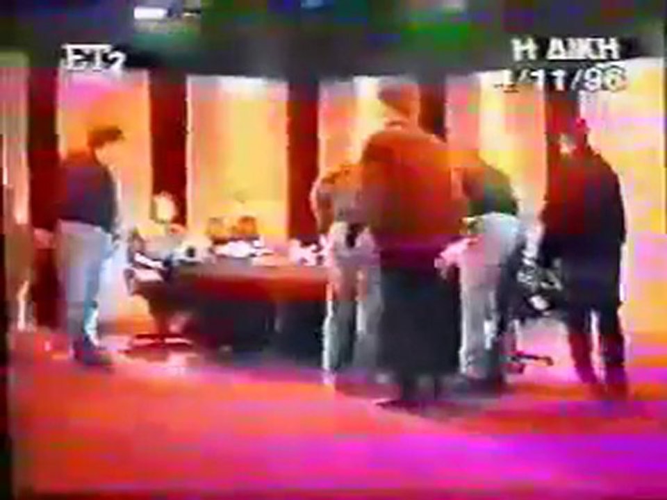 Εισβολη απο οπαδους του ΠΑΟΚ στην  ET3