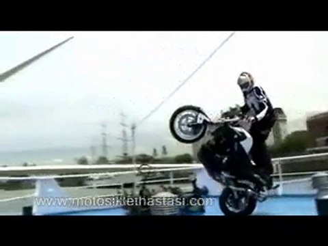 Chris Pfeiffer Caddeye Çıktı