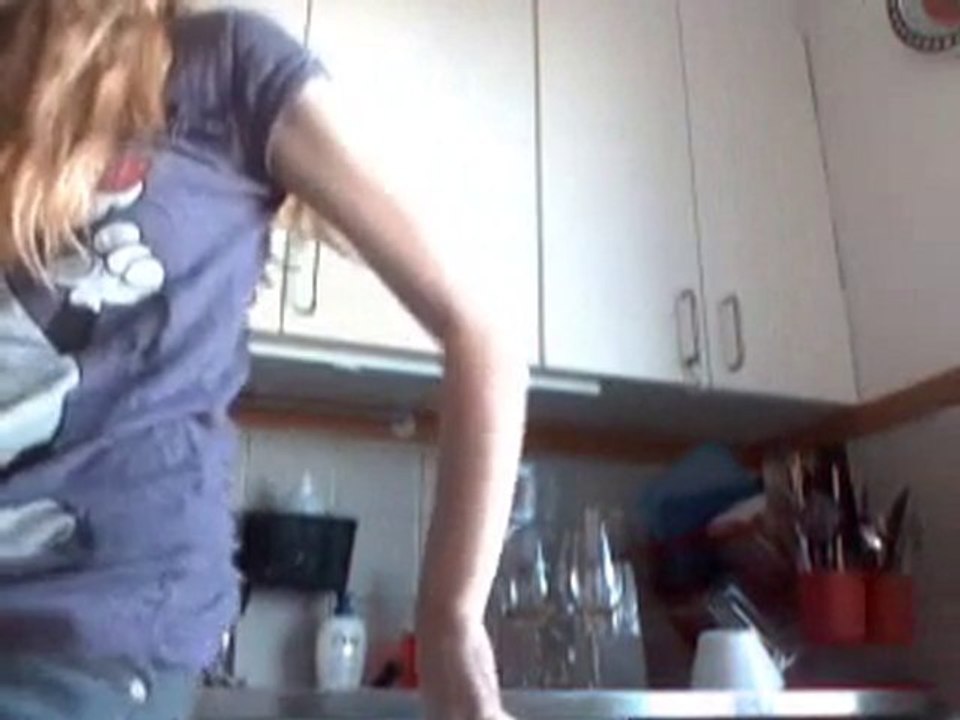 Spiller gammalt kaffe på mig själv! Haha!