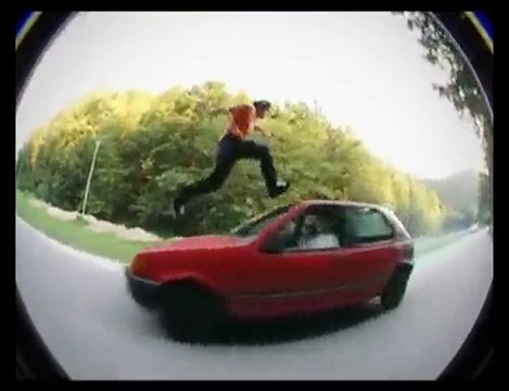 skate : worlds weirdest skateboarder - Almir Josovic