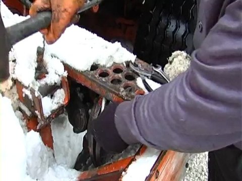 Şemdinli yoluna çığ indi - YÜKSEKOVA HABER