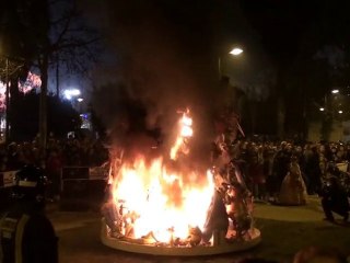 Télécharger la video: Fallas 2010 Cremà Infantil Nou Campanar