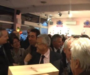 Signature du livre d'or et dégustation du vin de la cave