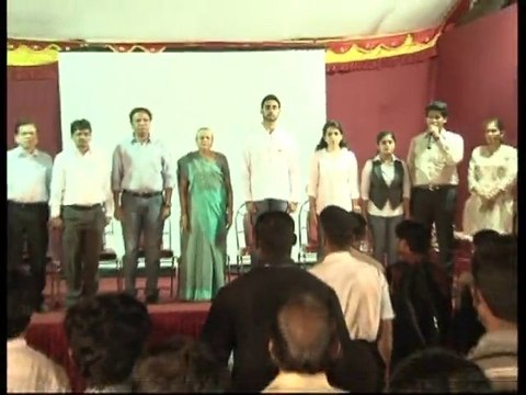 Shah Rukh Khan Gets Up Close And Personal With Shaina NC