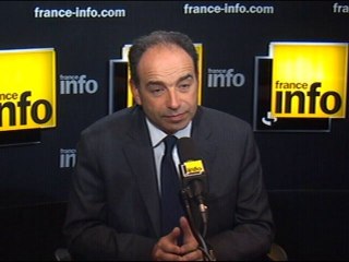 "Baisser les charges sociales, augmenter la TVA" (Copé)