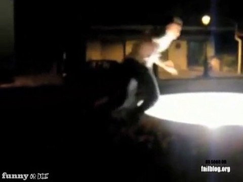 Salto della fontana fallito alla grande