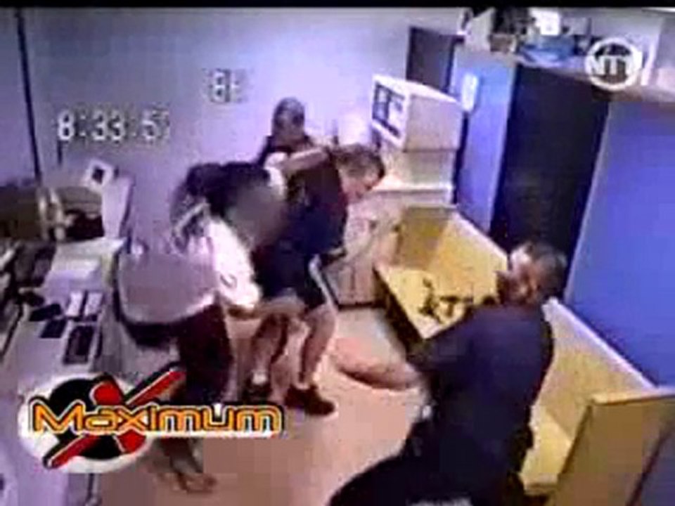 violent combats entre policiers et détenu