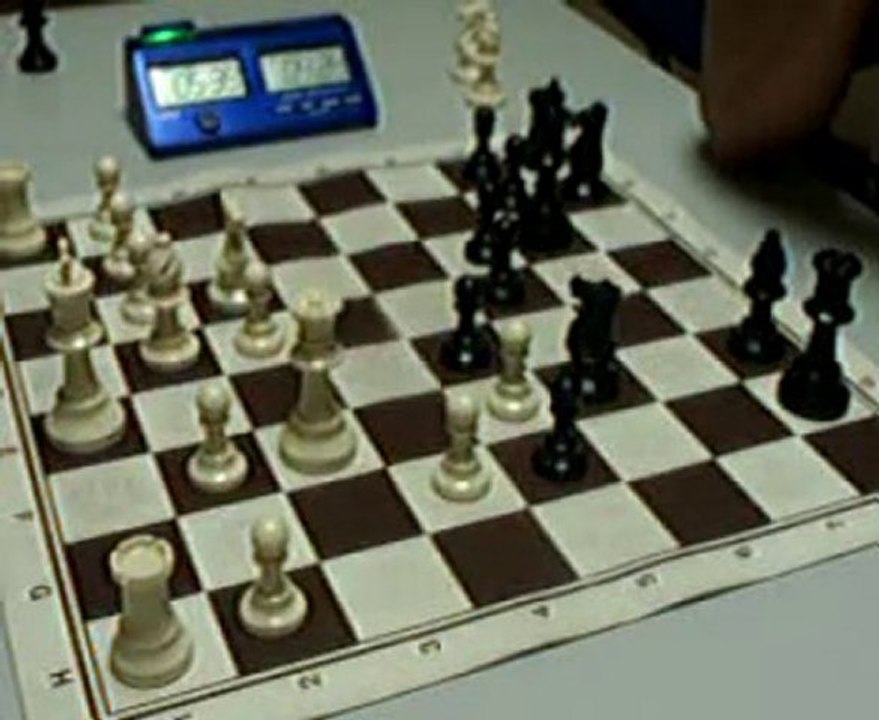 ECHECS : ZITOUN 1 VS 0 JULIEN (COUPE 2010)
