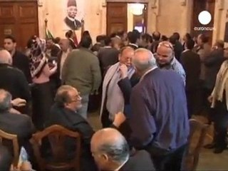 L'opposition egyptienne demande le départ de Moubarak...