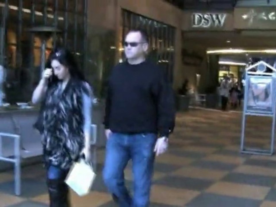 Demi Lovato heads to eating disorder clinic