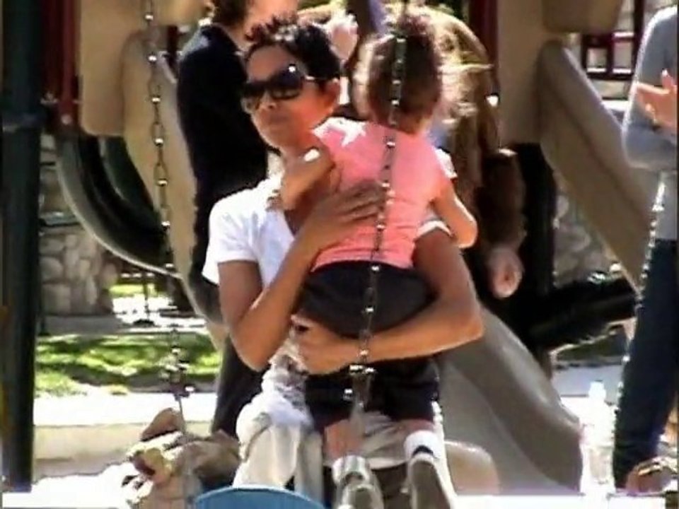 Halle Berry vs.Gabriel Aubry