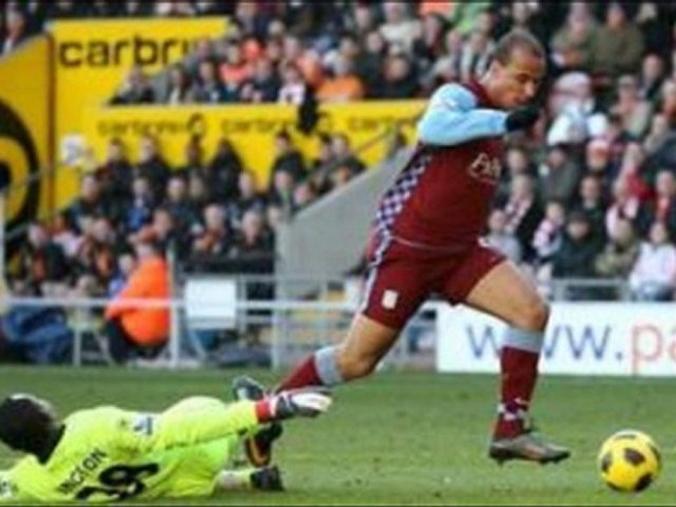Blackpool 1-1 Aston Villa Agbonlahor scored, Makoun red-card