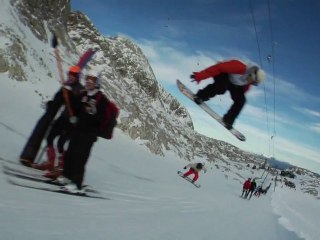début de saison réussi S01E01 Elias and Friends
