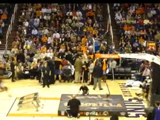 Man slam dunks himself