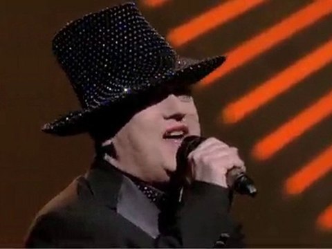 Boy George : Somebody to love me - LIVE - Défilé Etam 2011