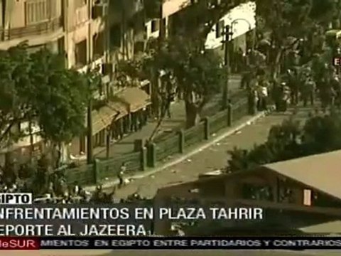 Enfrentamientos entre partidarios y opositores de Mubarak en El Cairo