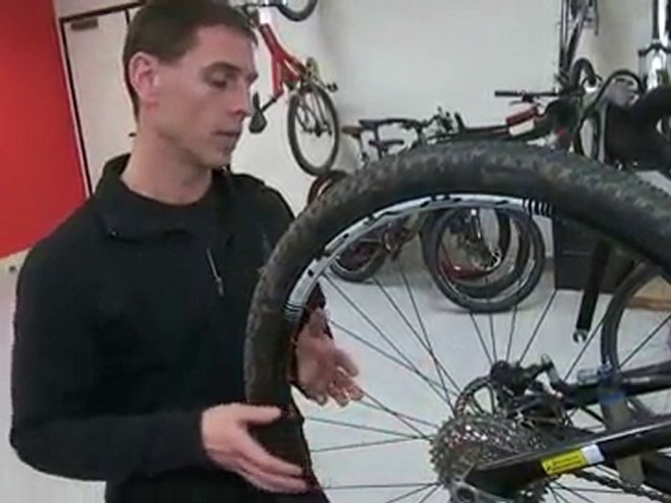 2011 Specialized Epic - 142+ Wheel Change