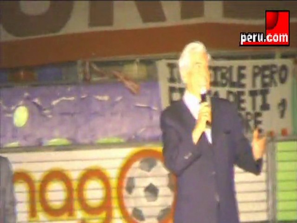 Universitario de Deportes homenajeó a Mario Vargas Llosa