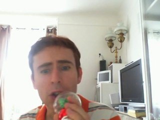 Wiwi égratigne "la romance de Paris"