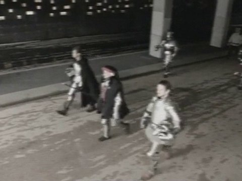 Caméra de sécurité filmant un groupe de Chevaliers