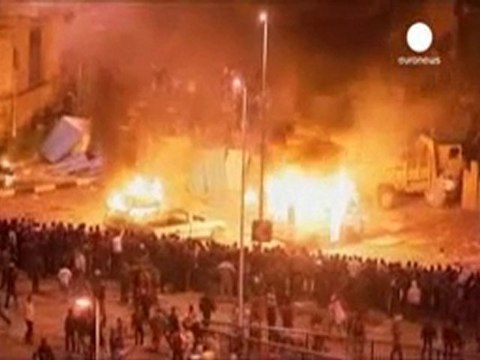 Les partisans de Moubarak tirent sur les manifestants