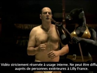 Un labo soigne ses visiteurs médicaux avec un clip SM