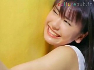 Yui Aragaki presse un citron très fort !