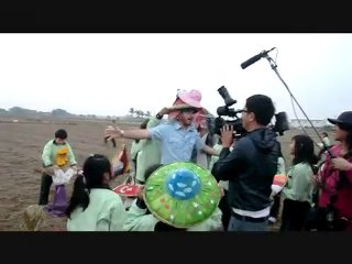 吳鳳 跟 Janet 拍 旅遊節目,FUN TAIWAN. Rıfat ile Dünya Turu: Taiwan