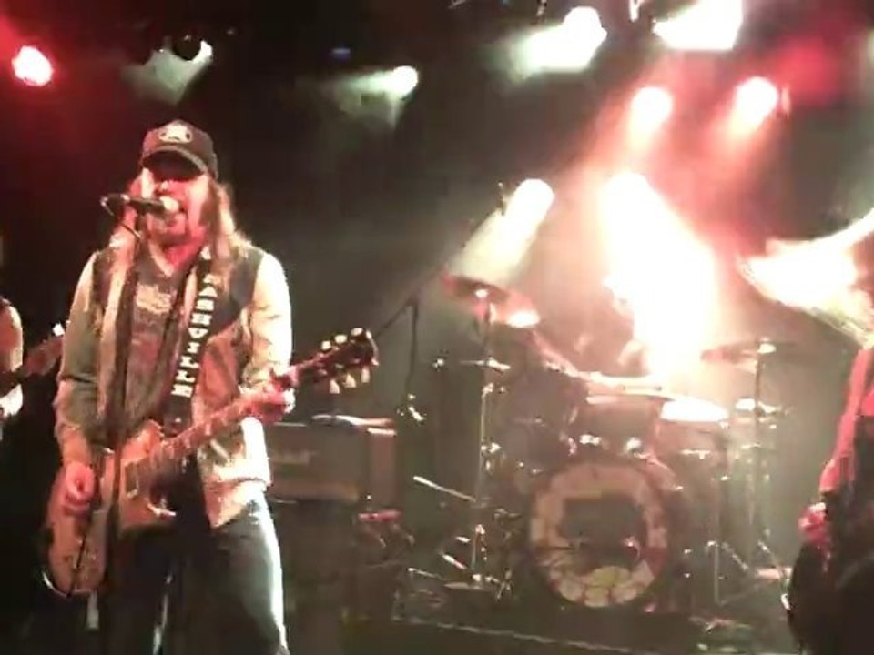 nashville pussy ris orangis le 03. 02. 11